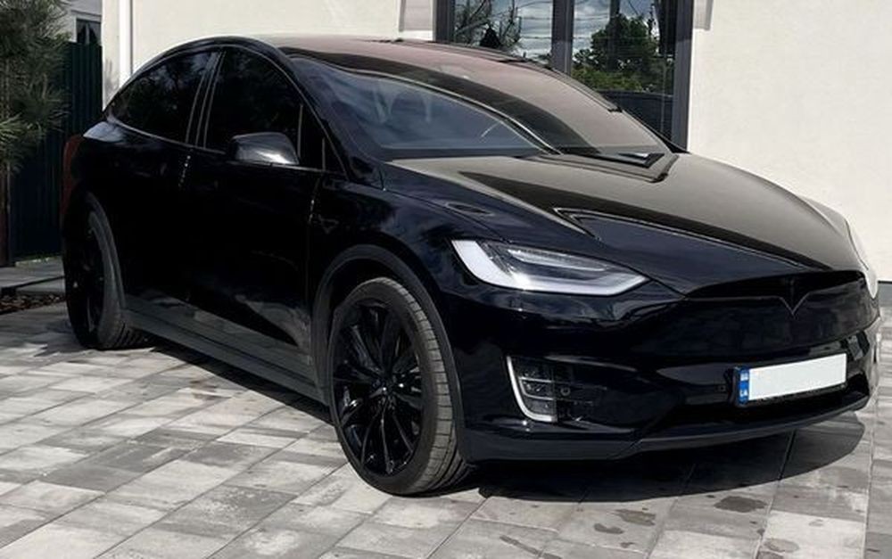 121 Tesla Model X черная с водителем AkNn