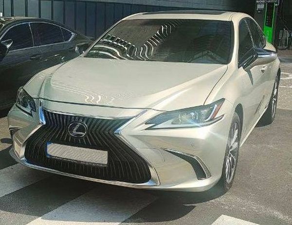 430 Авто на свадьбу Lexus ES 300h золотой с водителем AkNE