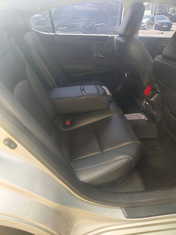 430 Авто на свадьбу Lexus ES 300h золотой с водителем AkNE