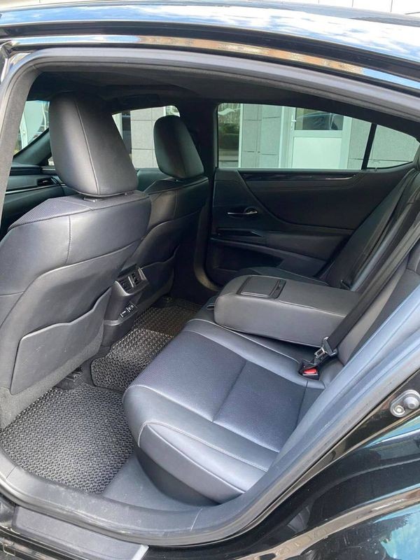 429 Авто на свадьбу Lexus ES 300h с водителем zLZd