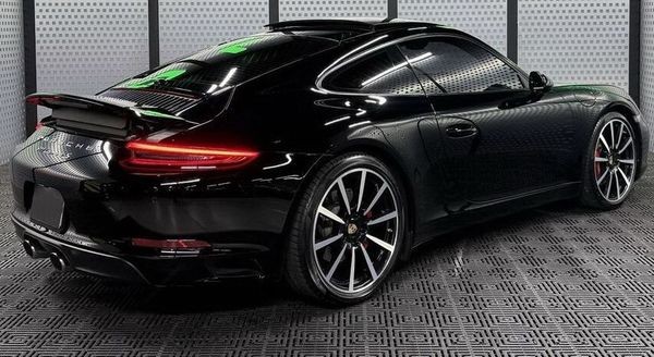435 Porsche 911 S с водителем (черный) OR5w