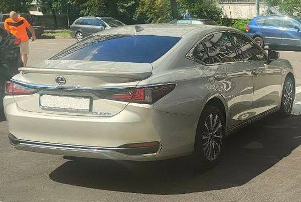 430 Авто на свадьбу Lexus ES 300h золотой с водителем AkNE