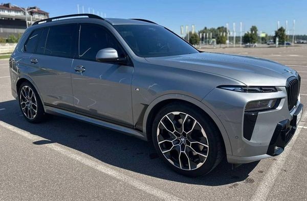 265 BMW X7 40D 2024 серый внедорожник с водителем на свадьбу MrBY