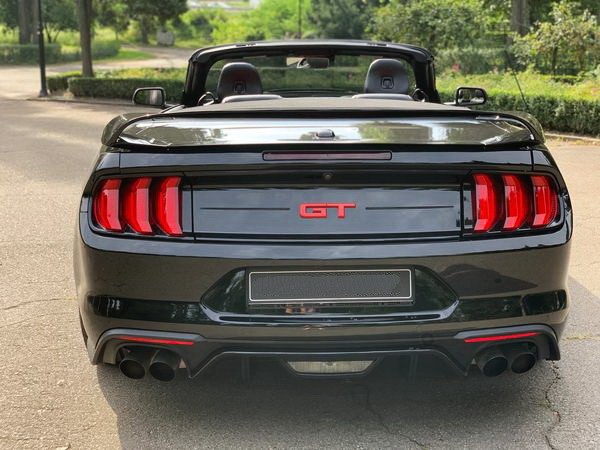 427 Кабриолет Ford Mustang GT 5.0 черный ga1M