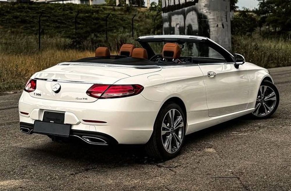 081 Mercedes-Benz C300 Cabrio белый без водителя Pm6q