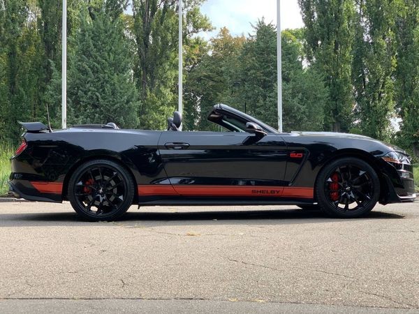 427 Кабриолет Ford Mustang GT 5.0 черный ga1M