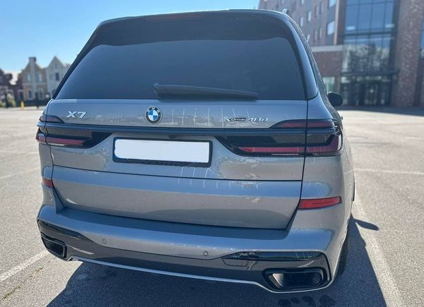 265 BMW X7 40D 2024 серый внедорожник с водителем на свадьбу MrBY