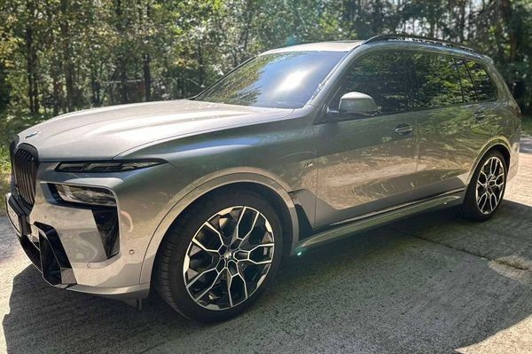 265 BMW X7 40D 2024 серый внедорожник с водителем на свадьбу MrBY