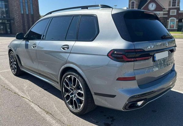 265 BMW X7 40D 2024 серый внедорожник с водителем на свадьбу MrBY
