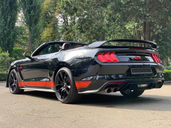 427 Кабриолет Ford Mustang GT 5.0 черный ga1M