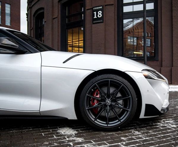 259 Toyota Supra 3.0 белый без водителя ragD