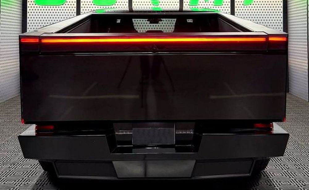 351 Tesla Cybertruck черный без водителя на фотосессию съемки Nrnd