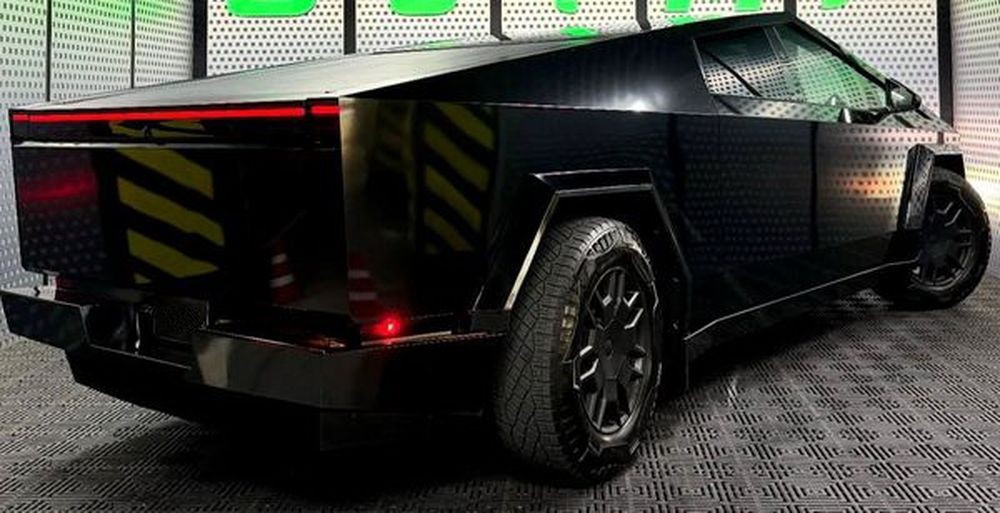 351 Tesla Cybertruck черный без водителя на фотосессию съемки Nrnd