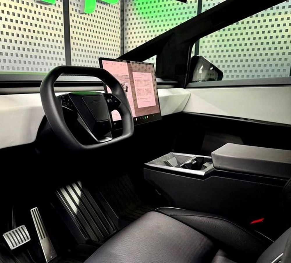351 Tesla Cybertruck черный без водителя на фотосессию съемки Nrnd