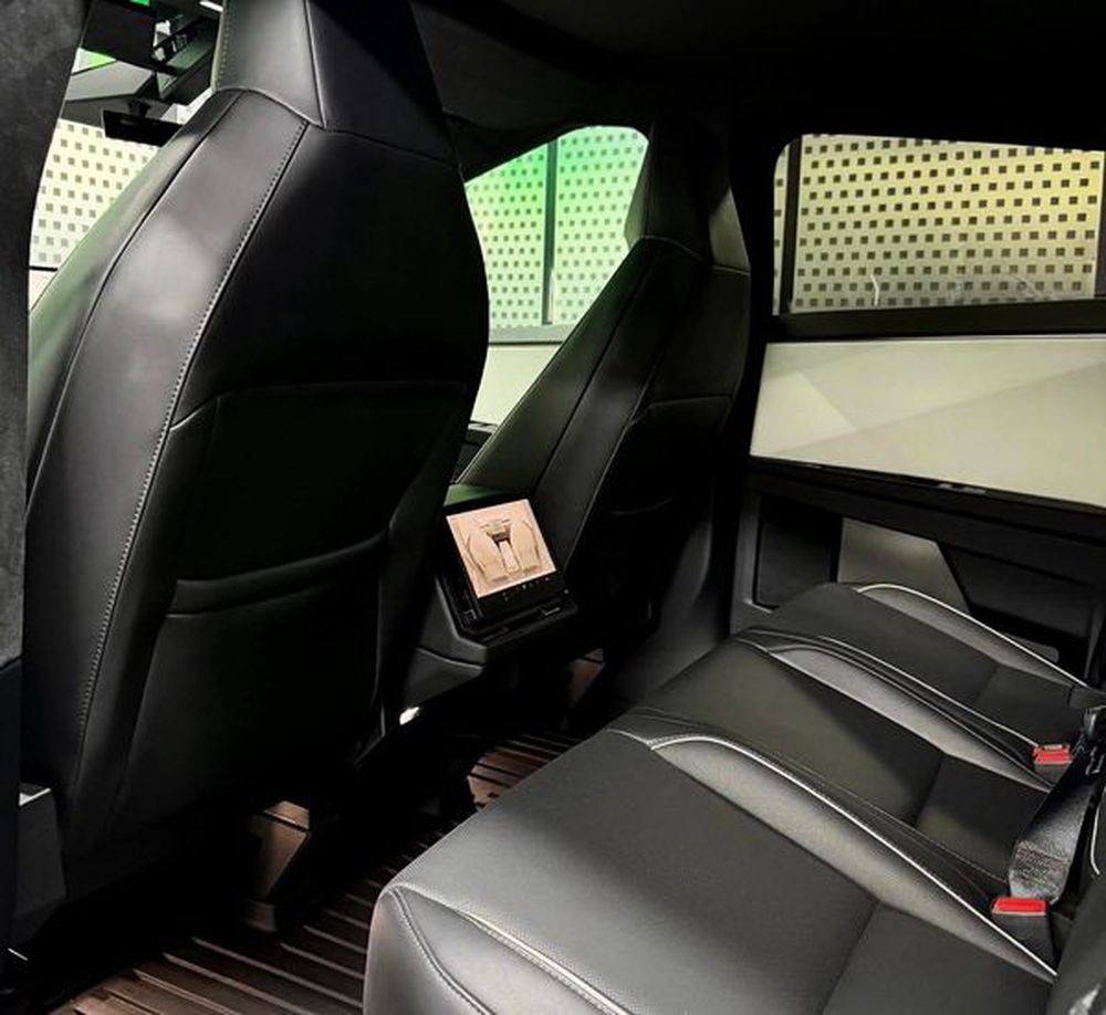 351 Tesla Cybertruck черный без водителя на фотосессию съемки Nrnd