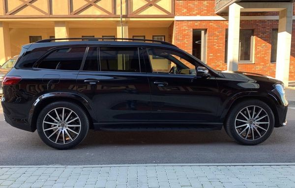 250 Внедорожник Mercedes-Benz Gls AMG 400 с водителем 5MOP