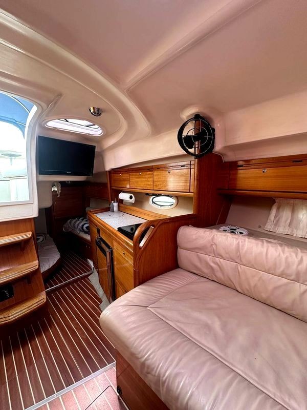 VIP яхта Bavaria 27 — яхта на день рождения, свадьбу, съемку raeD