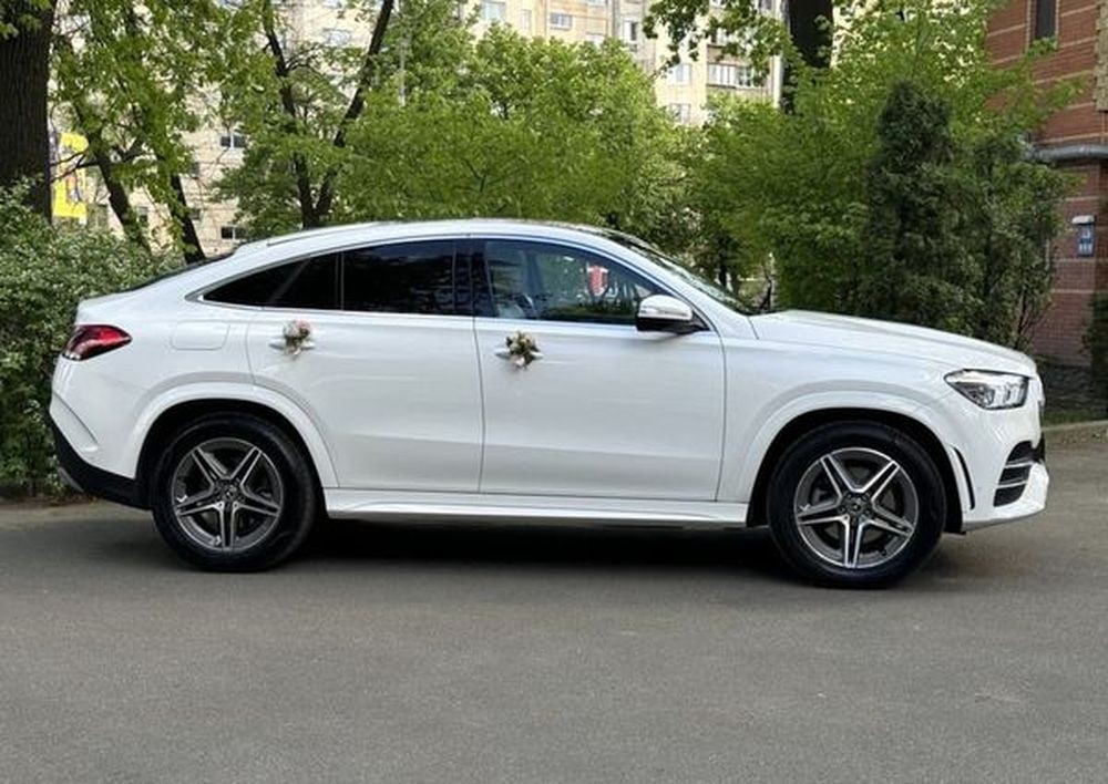 244 Джип Mercedes-Benz AMG Gle Coupe белый на свадьбу AkXA