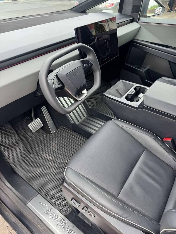 005 Tesla Cybertruck с водителем для фотосессии съемки NrKd