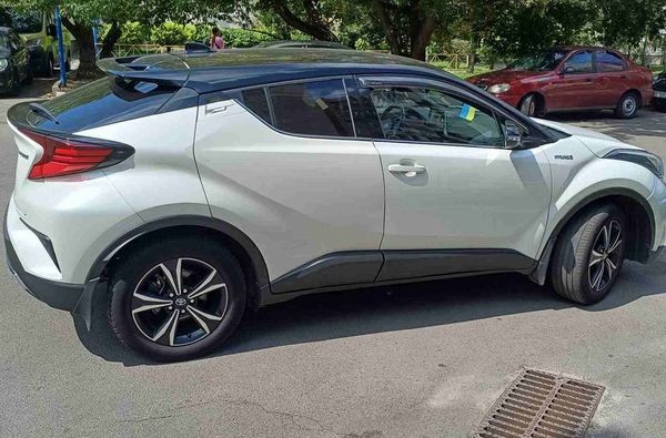 083 Внедорожник на свадьбу Toyota CH-R 2019 белый va6e