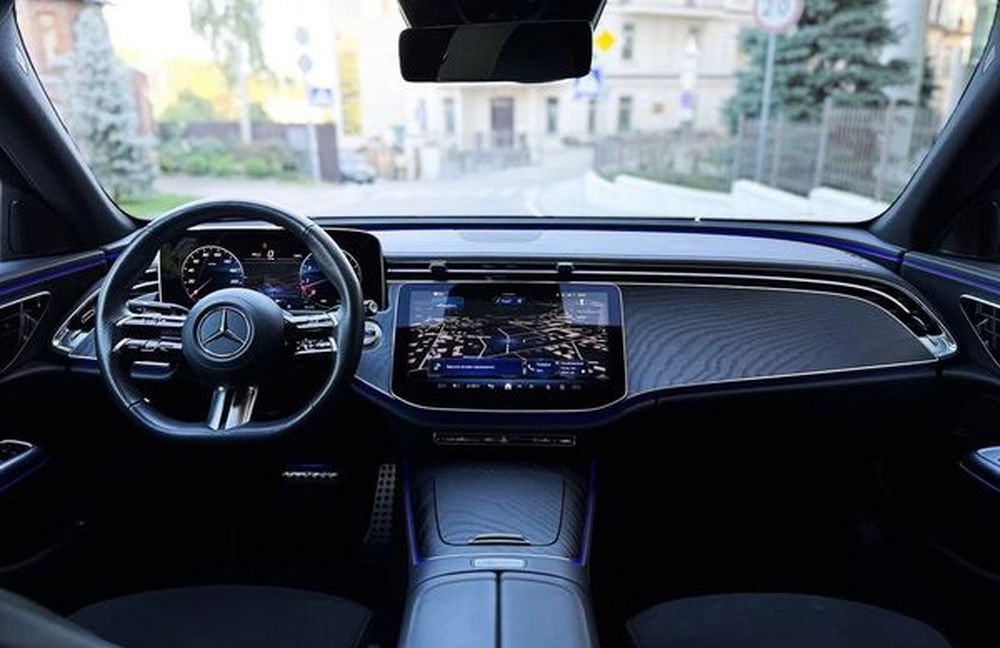 222 Mercedes-Benz E-class W214 без водителя 6LdE