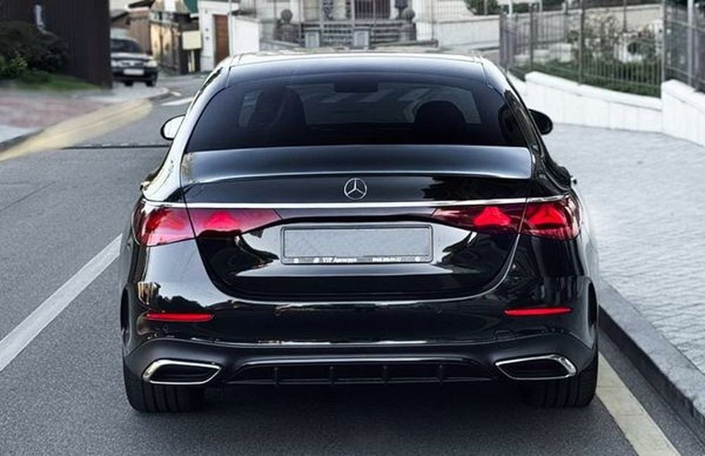 222 Mercedes-Benz E-class W214 с водителем 5MQe