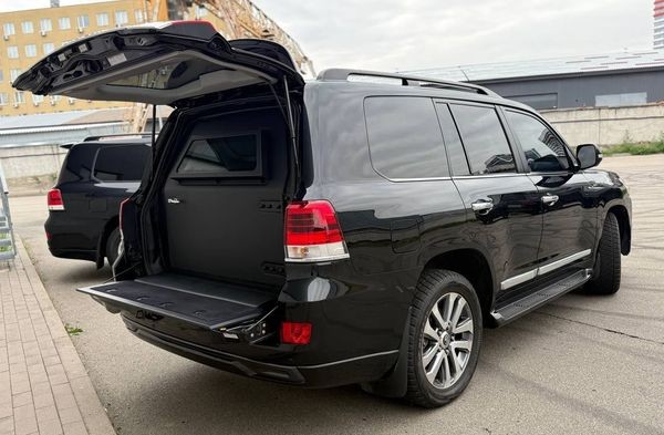 143 Бронированная Toyota Land Cruiser 200 без водителя dm9X