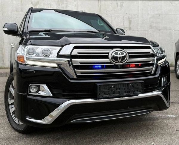 143 Бронированная Toyota Land Cruiser 200 с водителем 4xzx