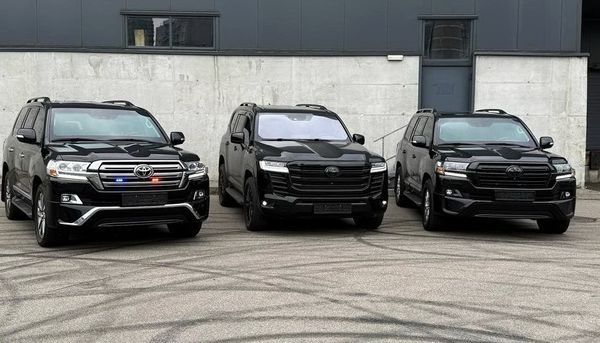 143 Бронированная Toyota Land Cruiser 200 без водителя dm9X
