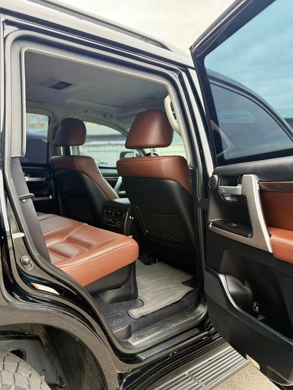 143 Бронированная Toyota Land Cruiser 200 с водителем 4xzx