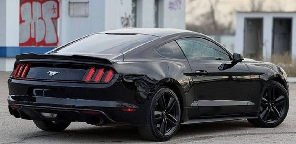393 Ford Mustang GT черный без водителя Em9E