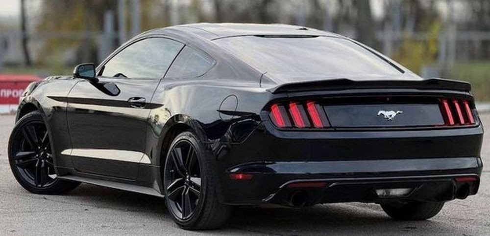 393 Ford Mustang GT черный с водителем W9B0