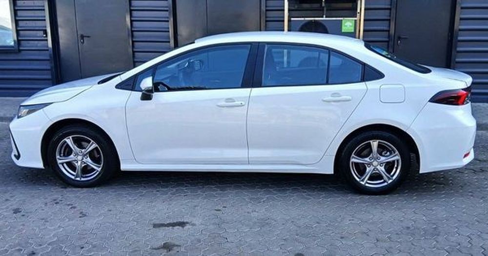 349 Toyota Corolla белая авто на свадьбу nmW1