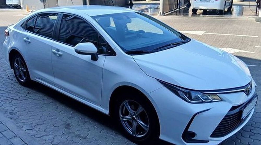 349 Toyota Corolla белая авто на свадьбу nmW1
