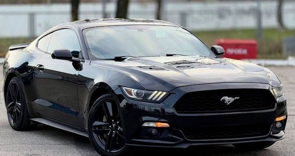 393 Ford Mustang GT черный без водителя Em9E