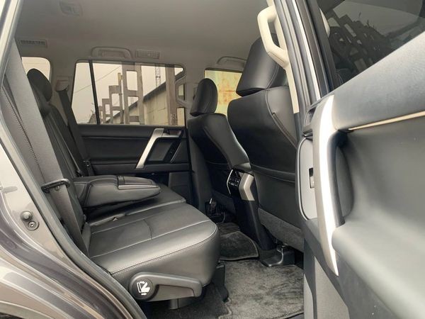 226 Toyota Prado 70 Anniversary без водителя Ly0q