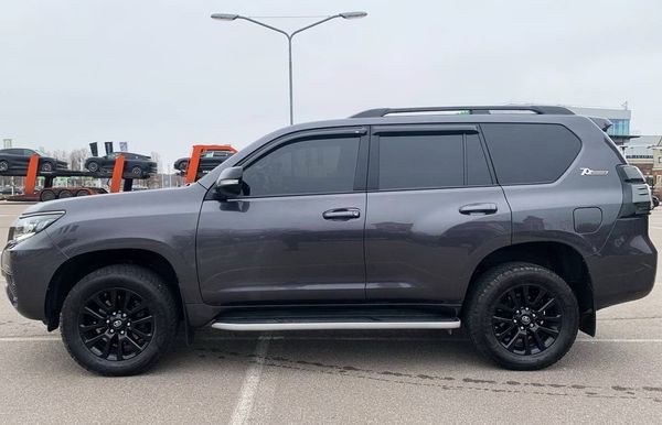 226 Toyota Prado 70 Anniversary с водителем zLwN