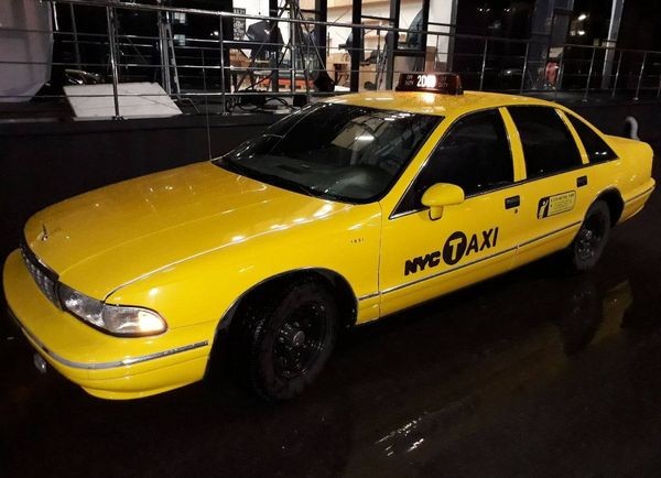 115 Chevrolet Caprice автомобиль желтое такси на съемки 3BVb