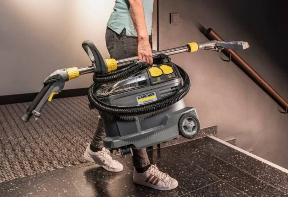 Миючий пилосос для хімчистки килимів текстилю меблів авто Karcher qZo7