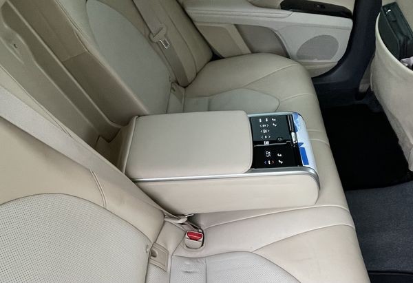 443 Toyota Camry 2025 без водителя 0mvX