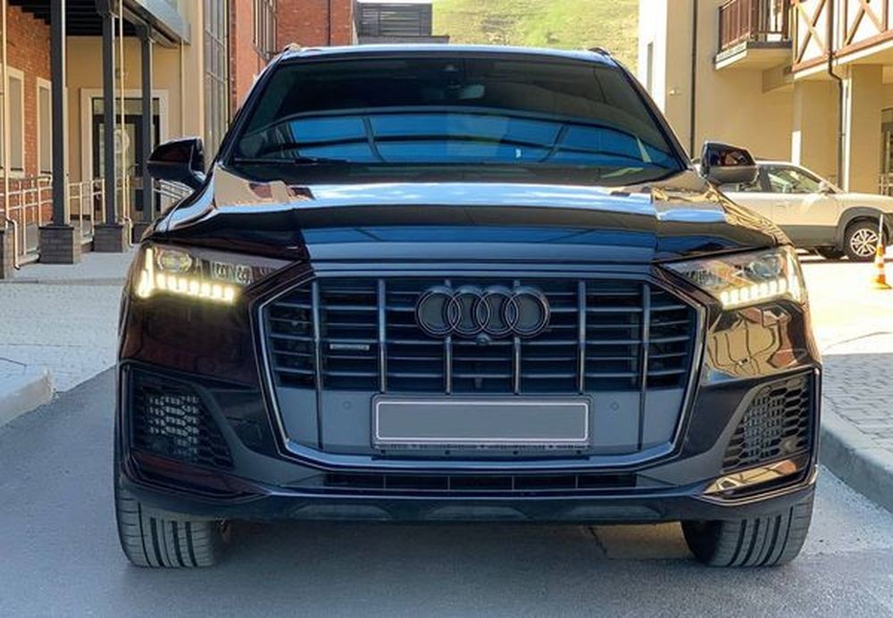 439 Audi Q7 R-Line без водителя nmgg
