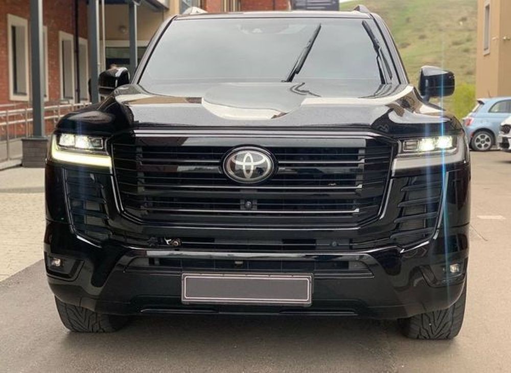 370 Toyota Land Cruiser 300 внедорожник авто на свадьбу kM6p