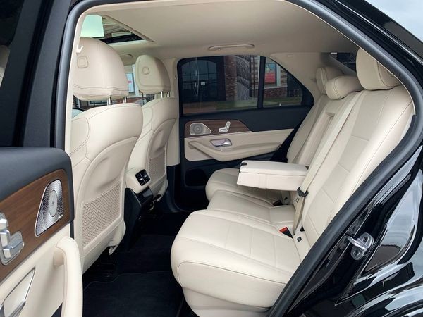 374 Bнедорожник на свадьбу Mercedes-Benz GLE 350 черный 2BwM