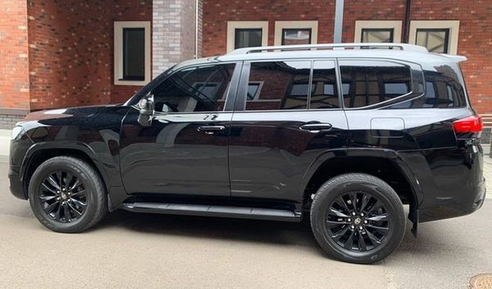 370 Toyota Land Cruiser 300 внедорожник авто на свадьбу kM6p