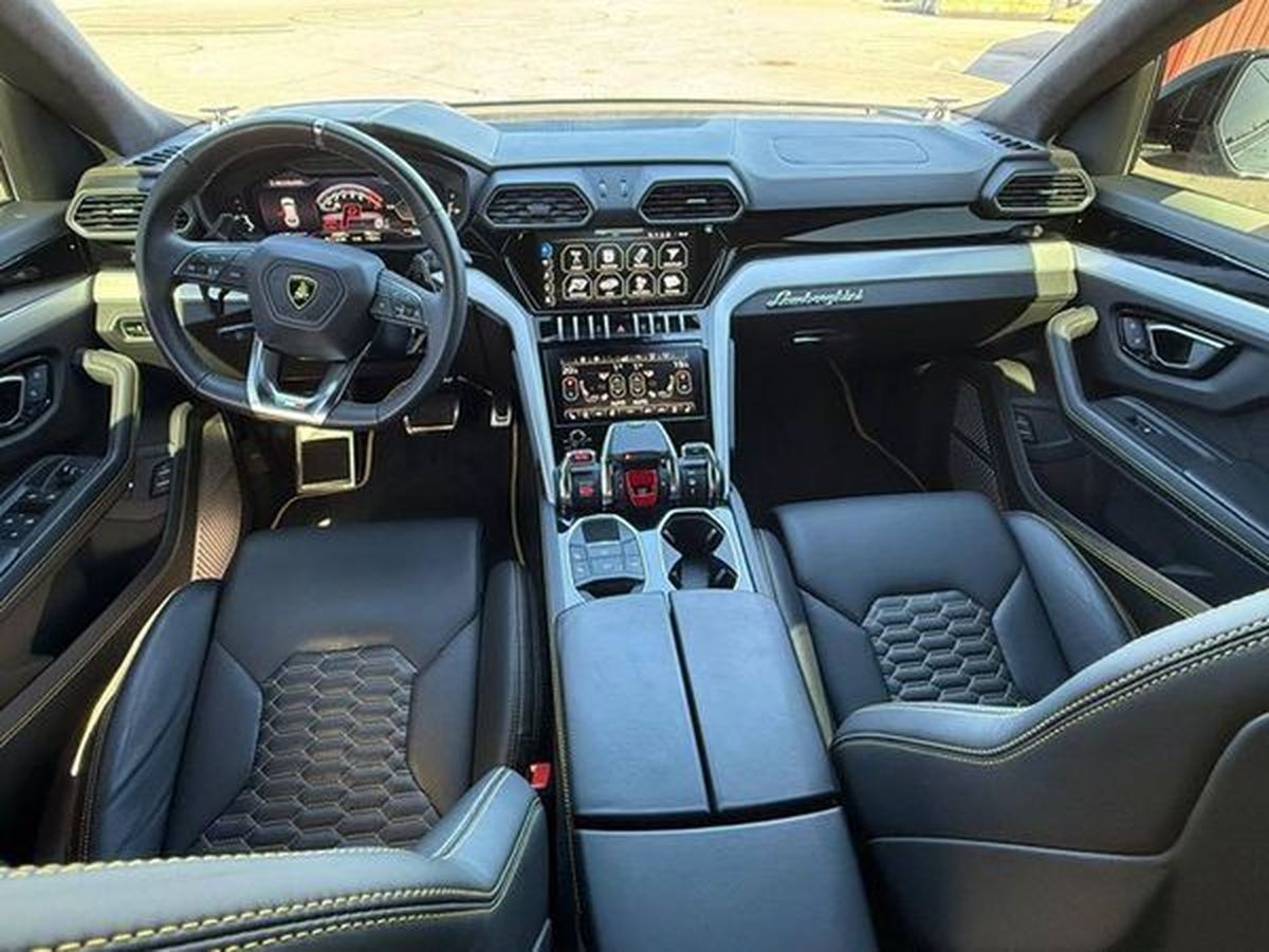 066 Lamborghini Urus — с водителем ORPD