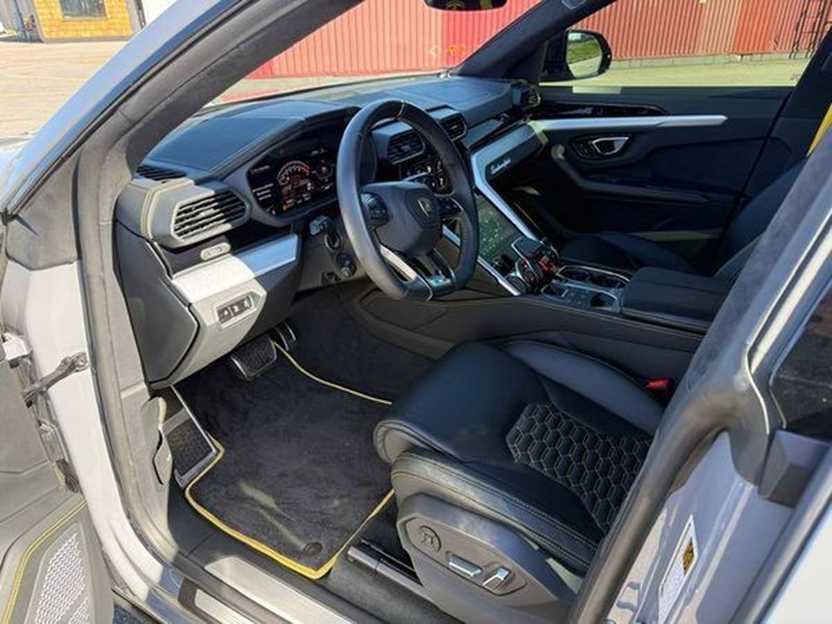066 Lamborghini Urus без водителя xKkQ