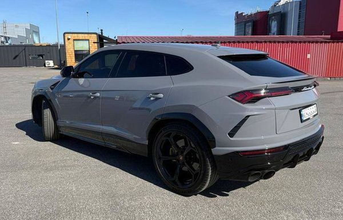 066 Lamborghini Urus без водителя xKkQ