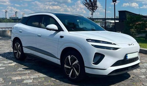 034 Электро-внедорожник BYD ID белый на свадьбу с водителем 917K