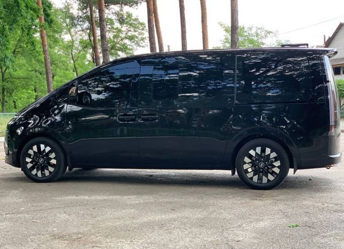 053 Ммикроавтобус Hyundai Staria с водителем raqa