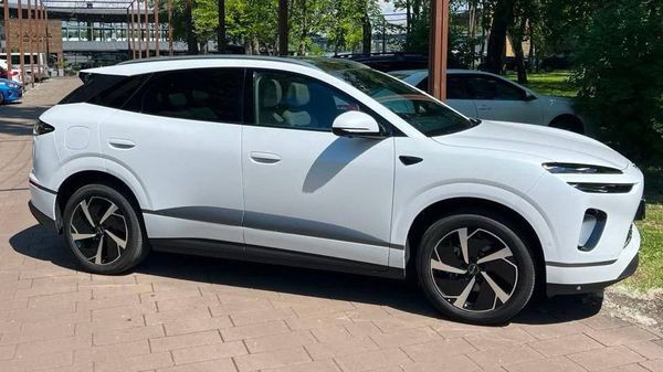 034 Электро-внедорожник BYD ID белый на свадьбу с водителем 917K